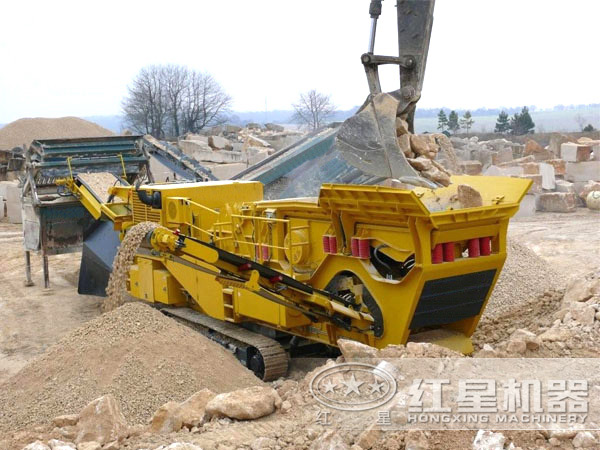 移動(dòng)式破碎機(jī)現(xiàn)場圖